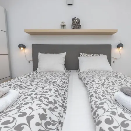 3br In Centre Near The