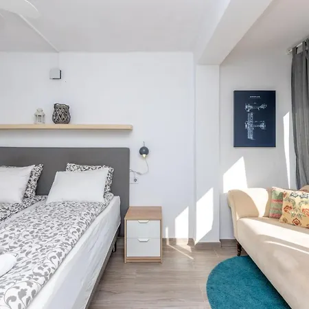 3br In Centre Near The Апартаменты Фуэнхирола