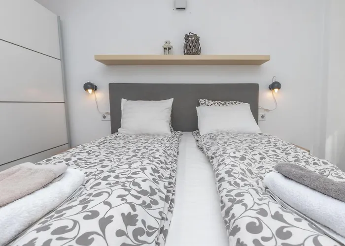 3br In Centre Near The